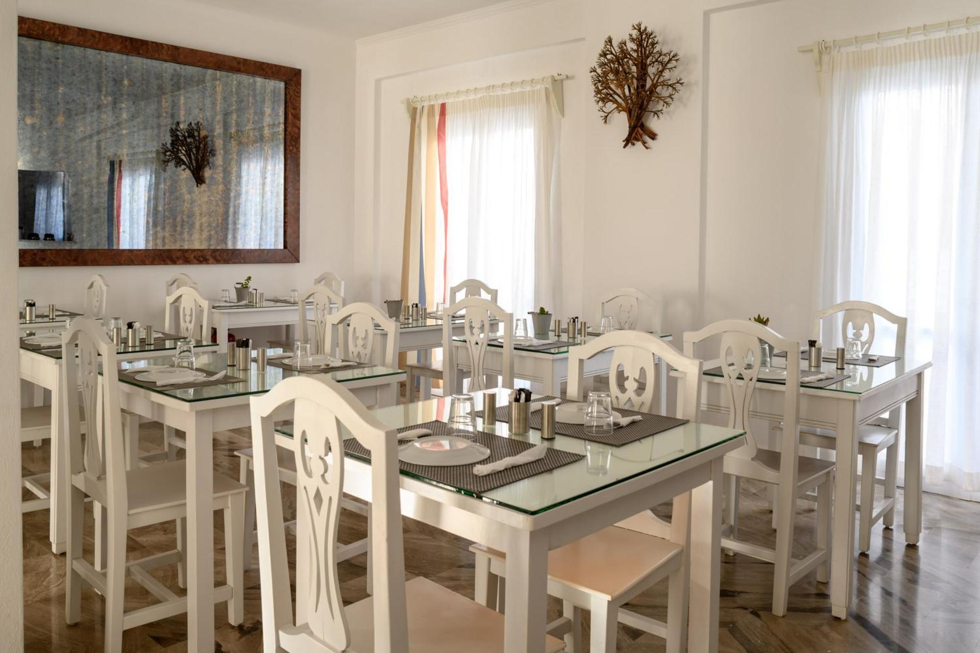Selini ηotel (adults Only)